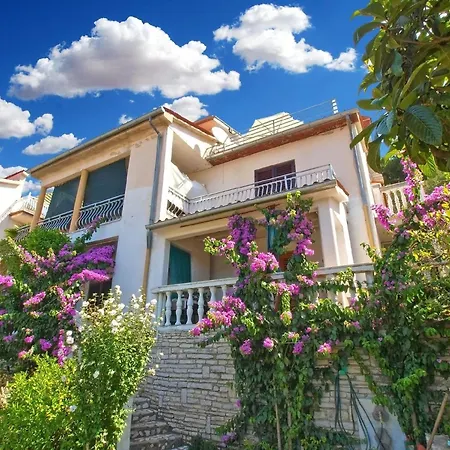 Fuer 4 Personen Ca 42 Qm In Rabac, Istrien Bucht Von Апартаменты